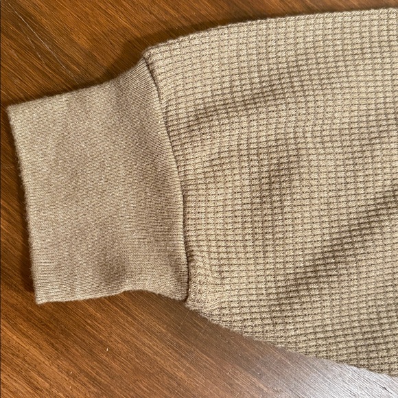 Aritzia TNA Cropped Olive Zip-Up Hoodie - Picture 4 of 5